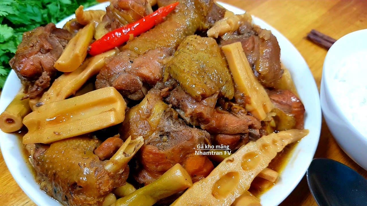 Gà xào măng tươi
