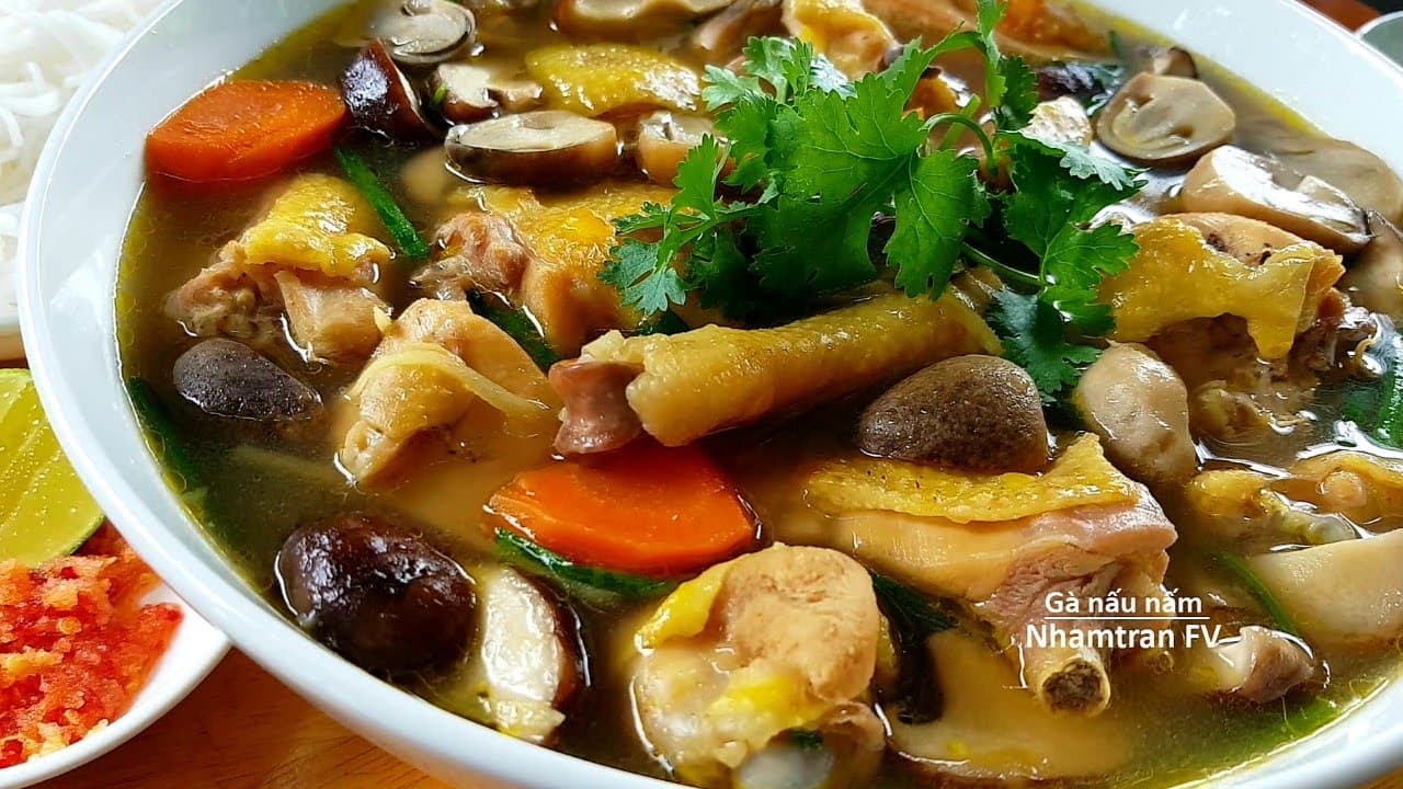 Gà Nấu Nấm Rơm Cà Rốt