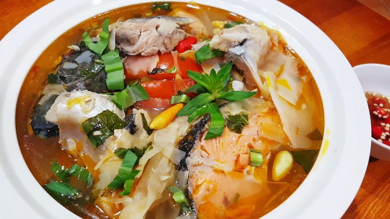 Canh đầu cá nấu măng chua
