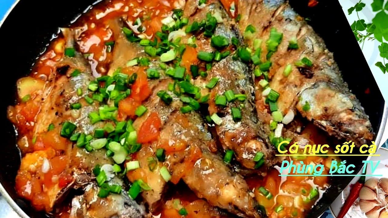 Cá nục chiên sốt cà chua