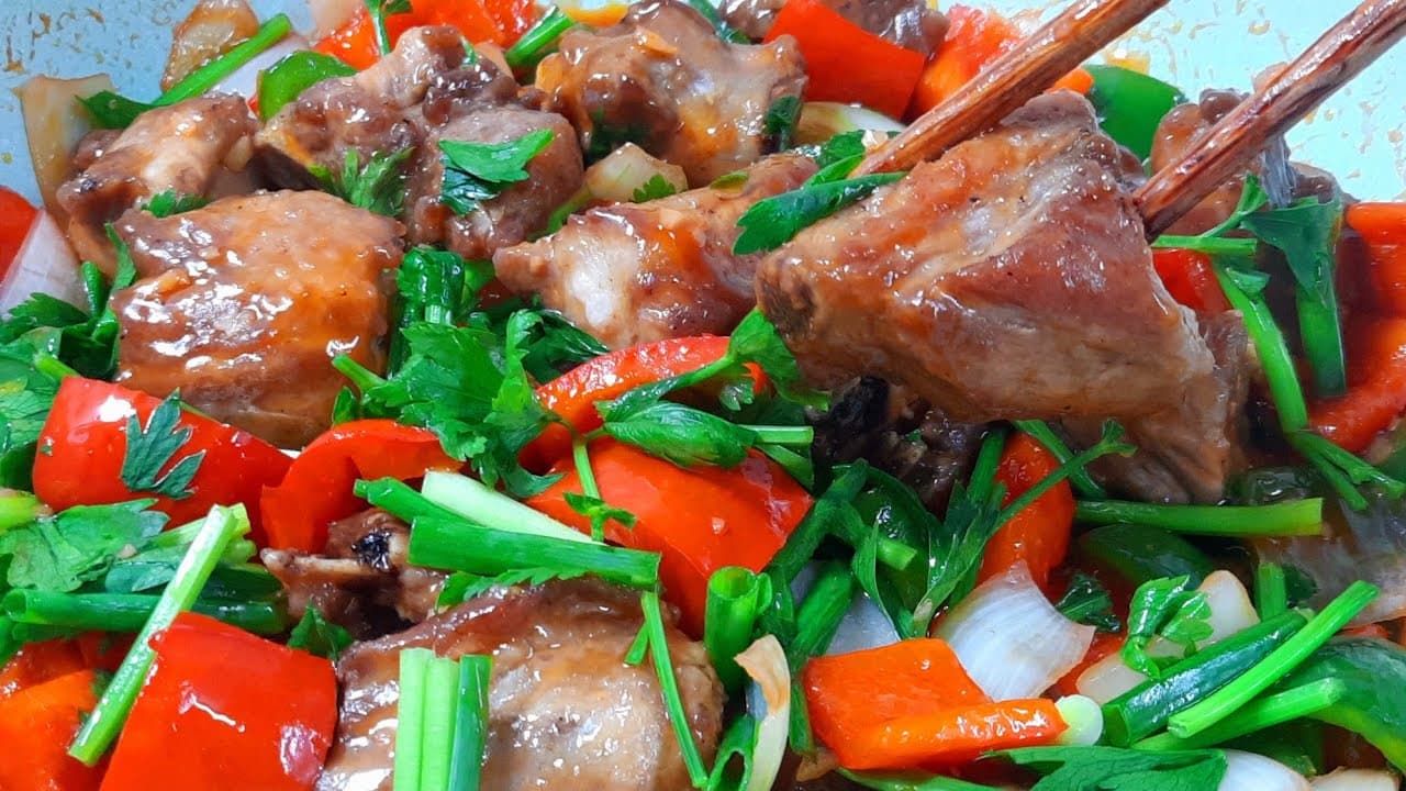 Sườn xào ớt chuông chua ngọt