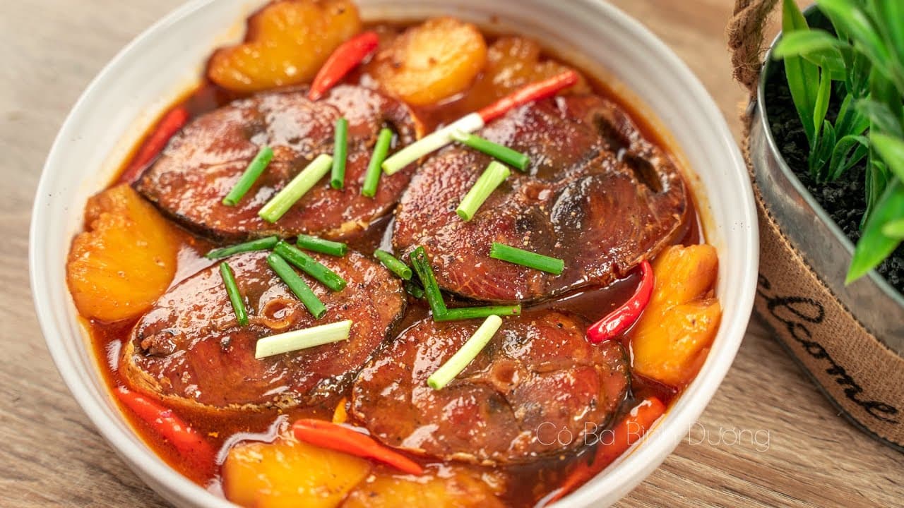 Cá ngừ kho dứa