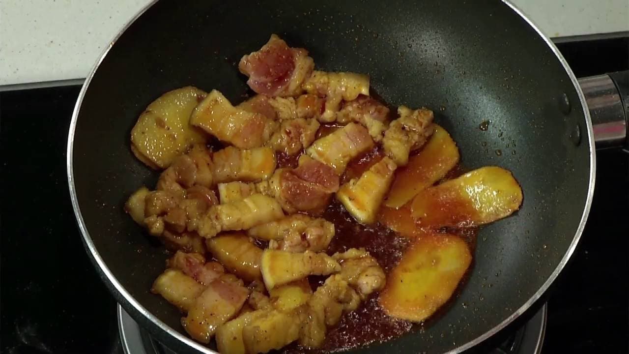 Cá trắm kho khế
