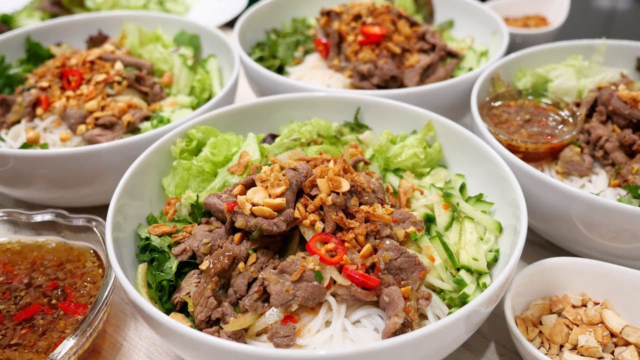 Bún Trộn Bò Xào Sả