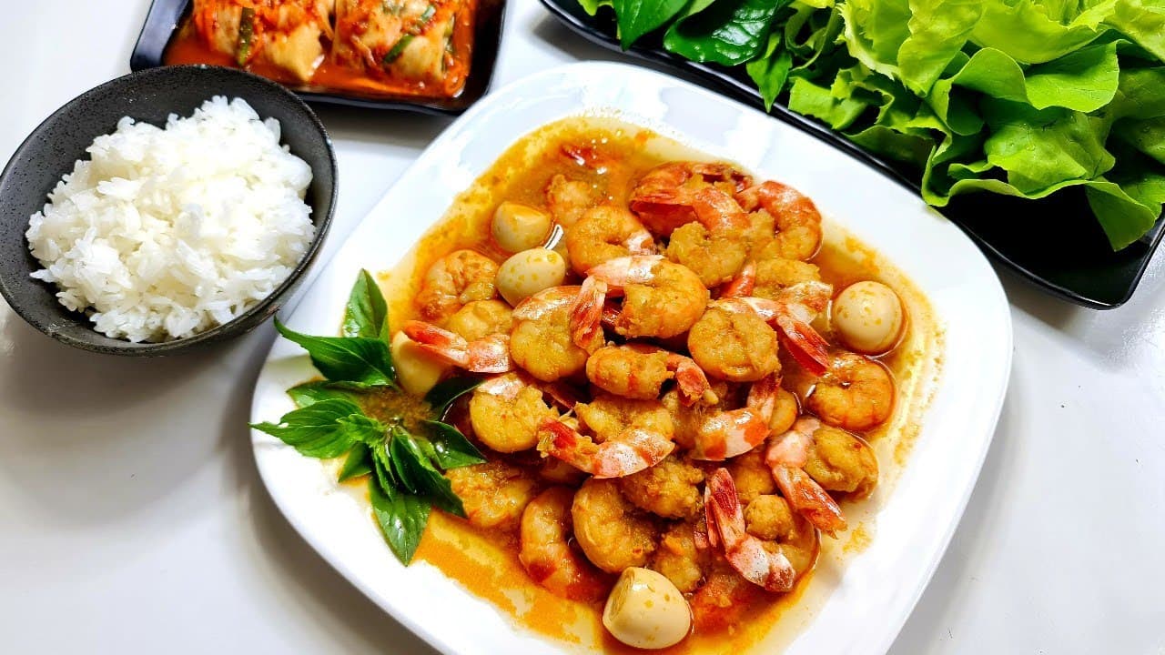 Tôm kho nước dừa trứng cút