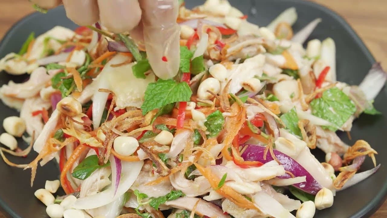 Gà xé phay chua cay