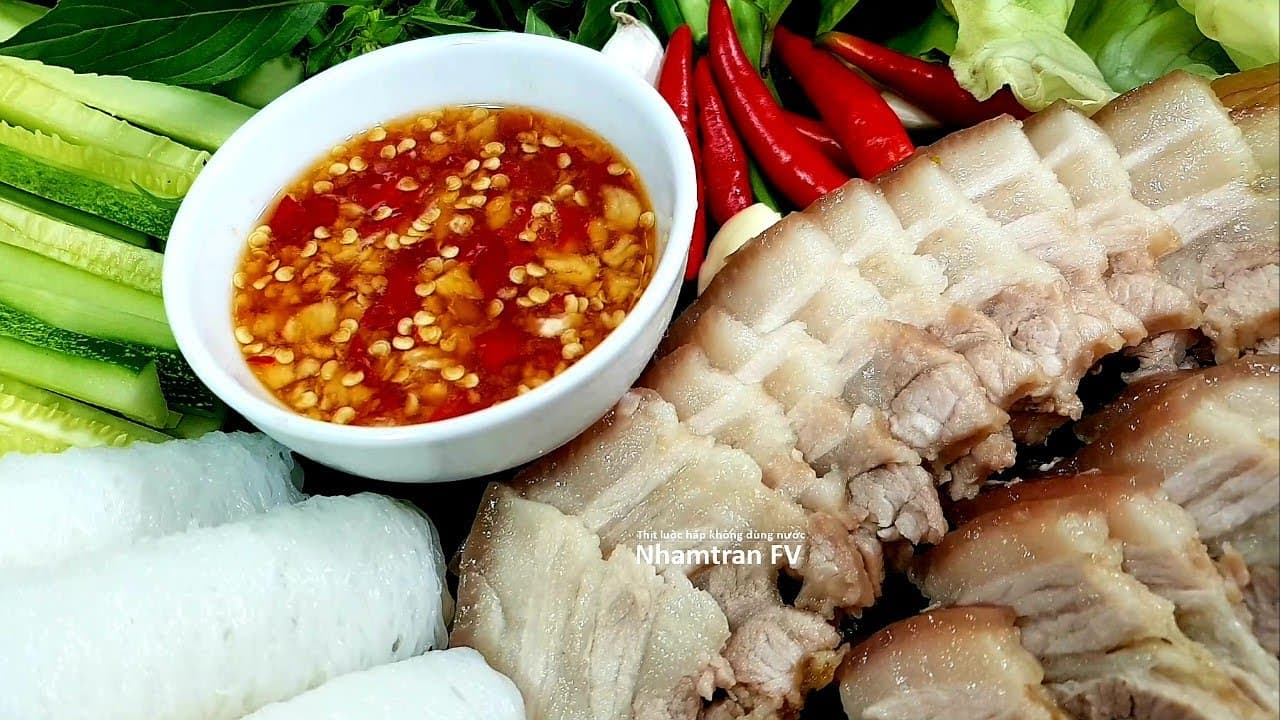 Thịt heo luộc cuốn bánh tráng