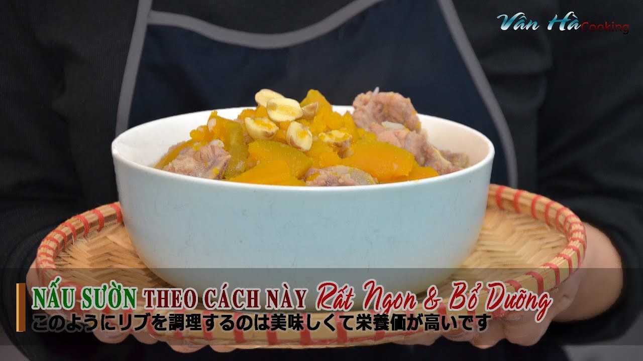 Canh xương hầm hạt sen bí đỏ
