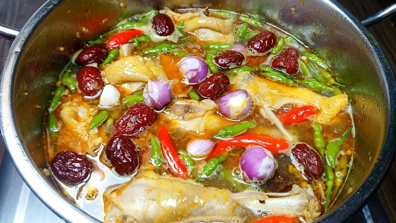 Lẩu Gà Ớt Xiêm Xanh