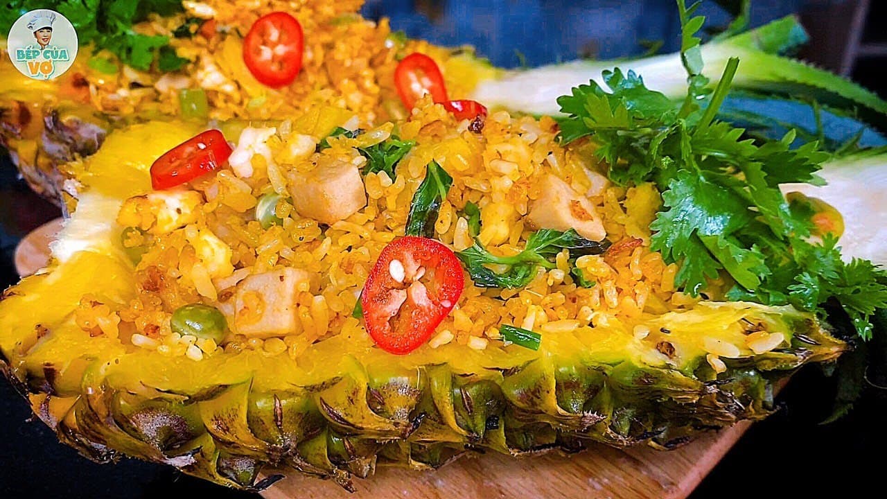 Cơm chiên hải sản trái thơm