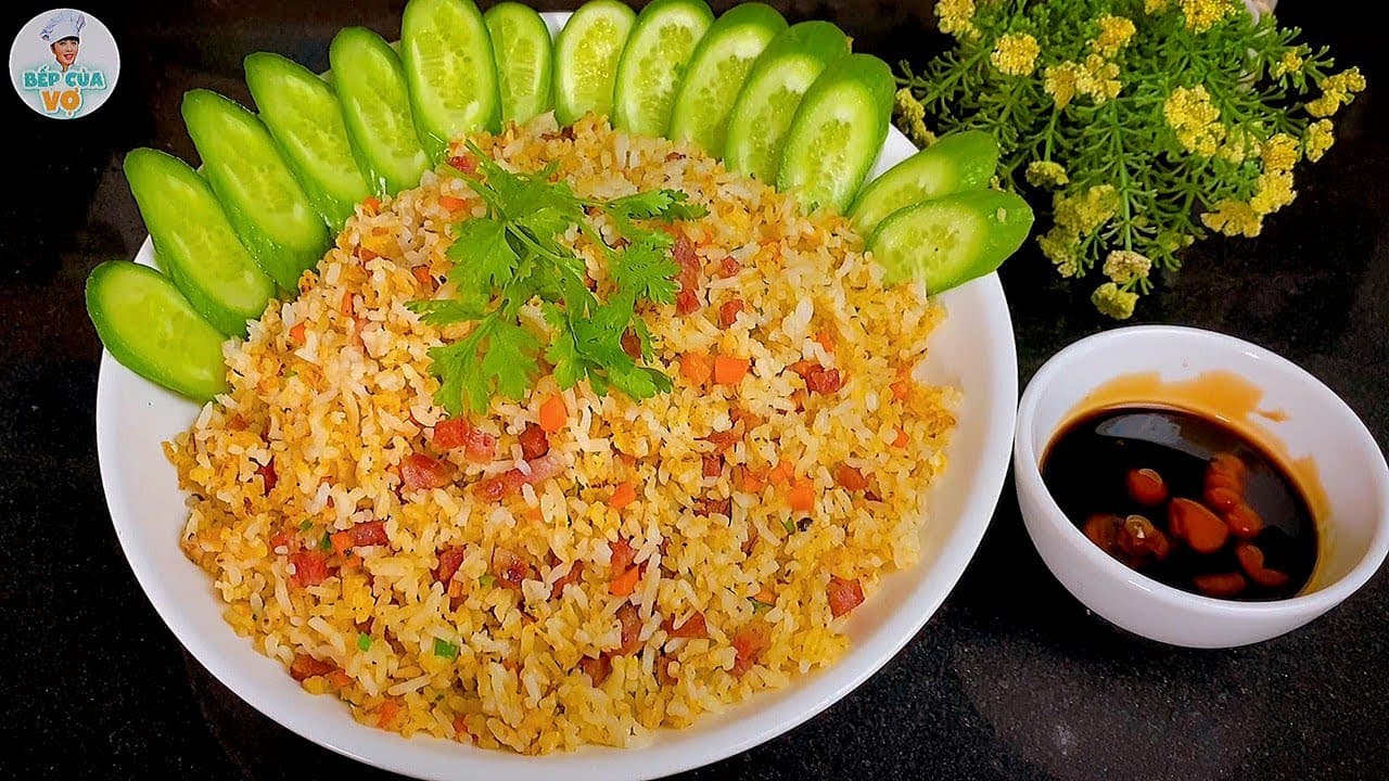 Cơm chiên lạp xưởng, xúc xích rau củ
