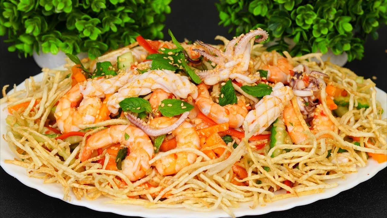 Gỏi khoai môn hải sản