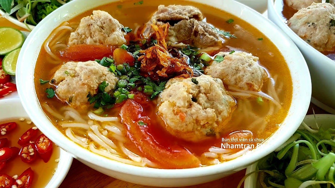 Bún cà chua thịt viên