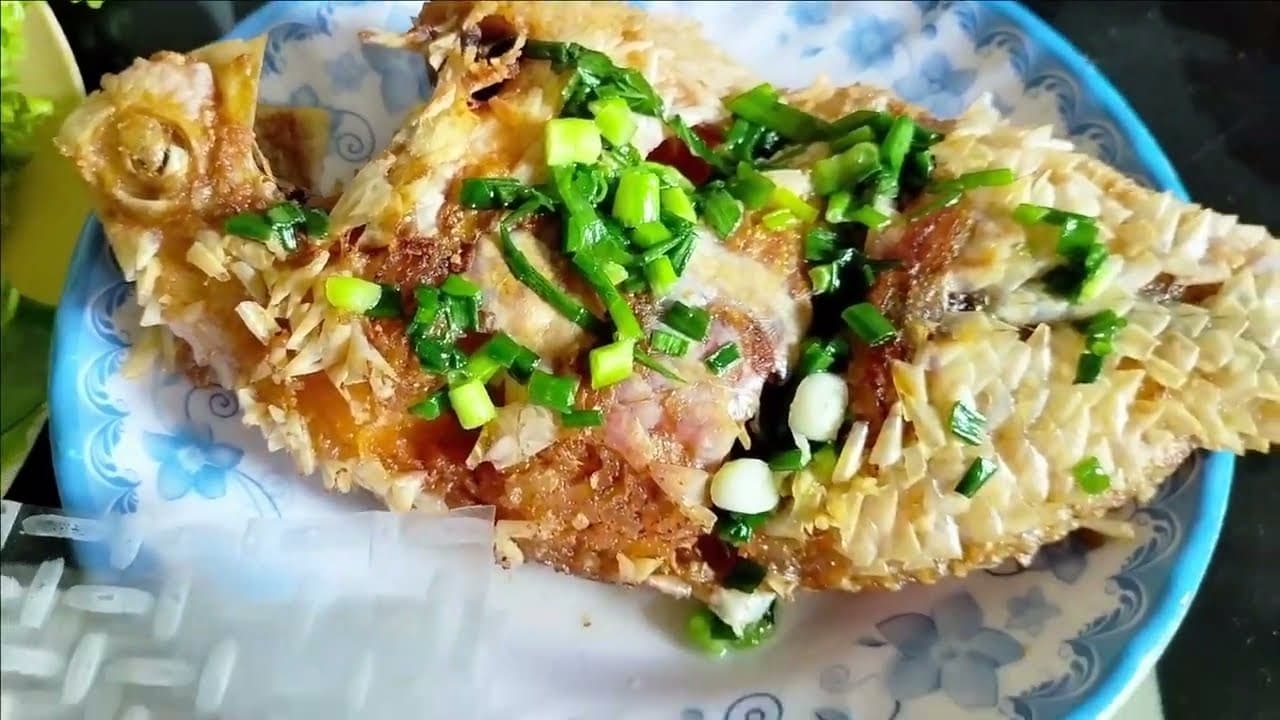 Cá Điêu Hồng Chiên Giòn Cuốn Bánh Tráng Mắm Nêm