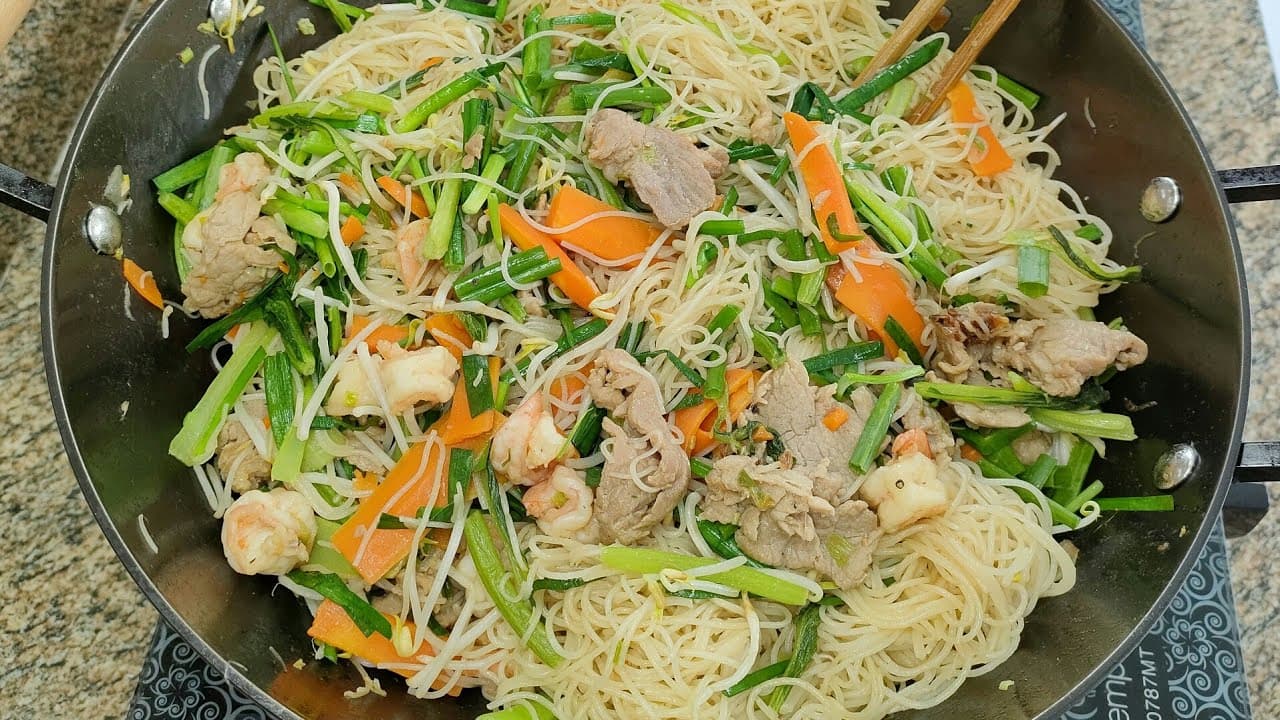 Bún xào tôm