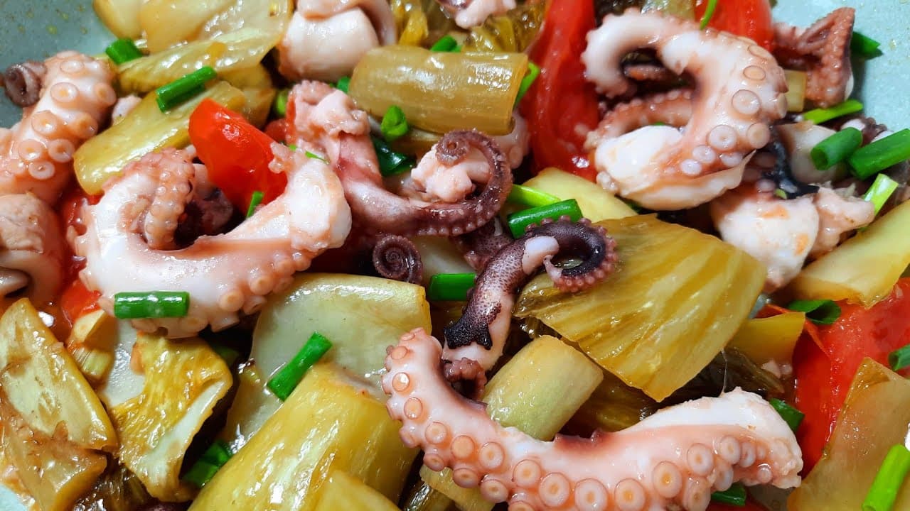 Bạch Tuộc Xào Cải Chua