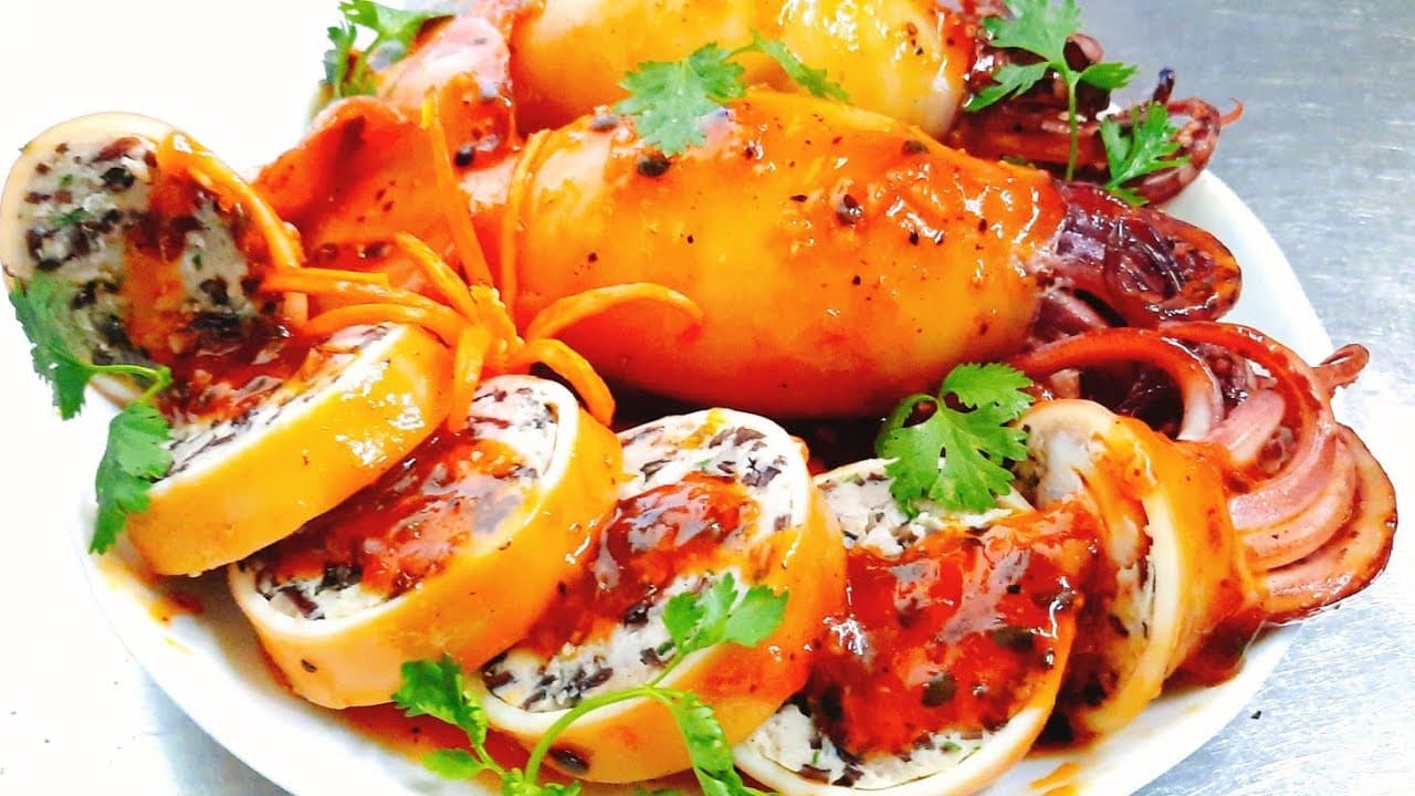 Mực ống nhồi thịt sốt chanh dây