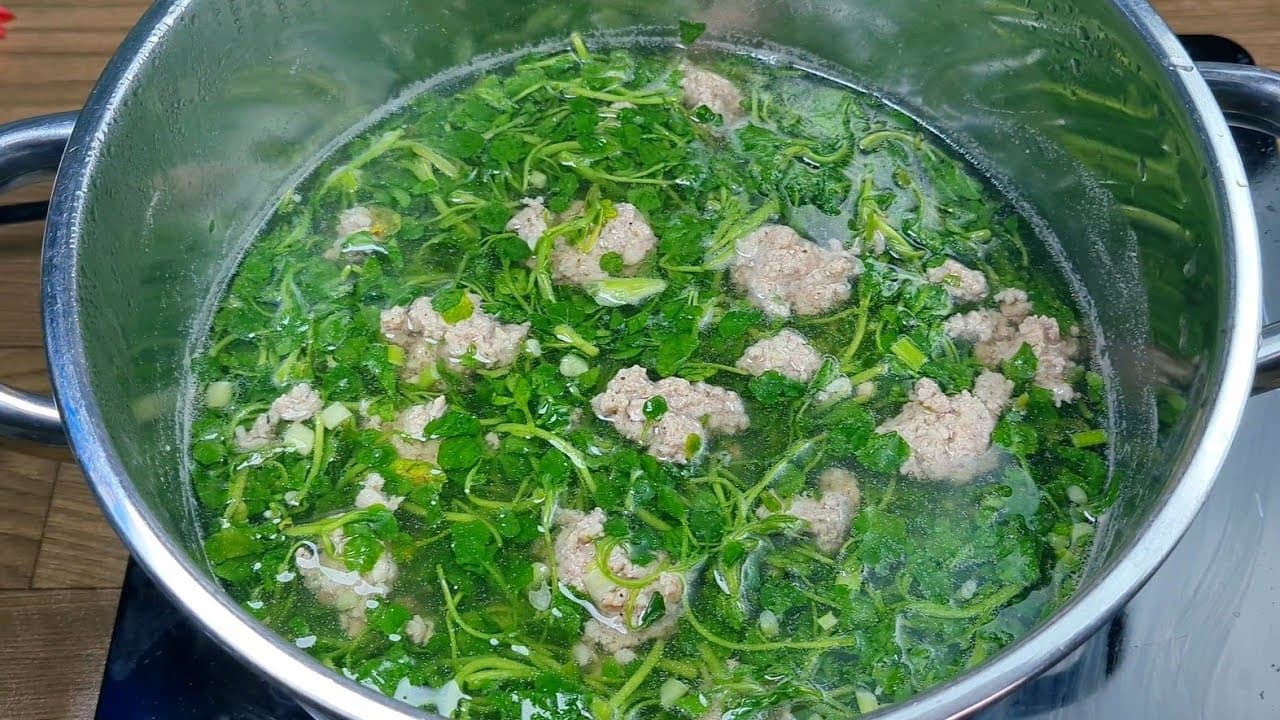 Canh Xà Lách Thịt Bằm