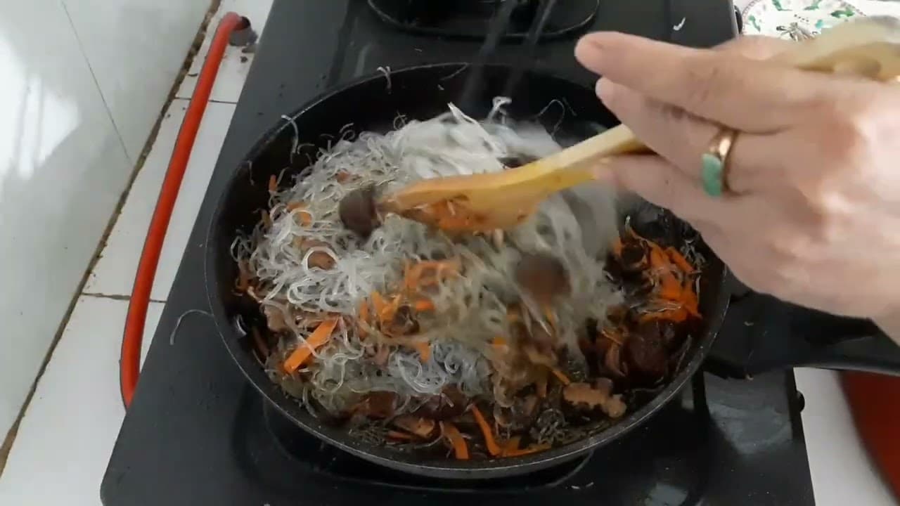 Miến Xào Nấm Hương