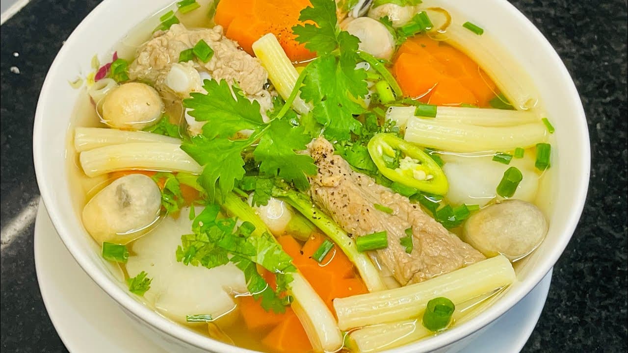 Nui nấu xương heo