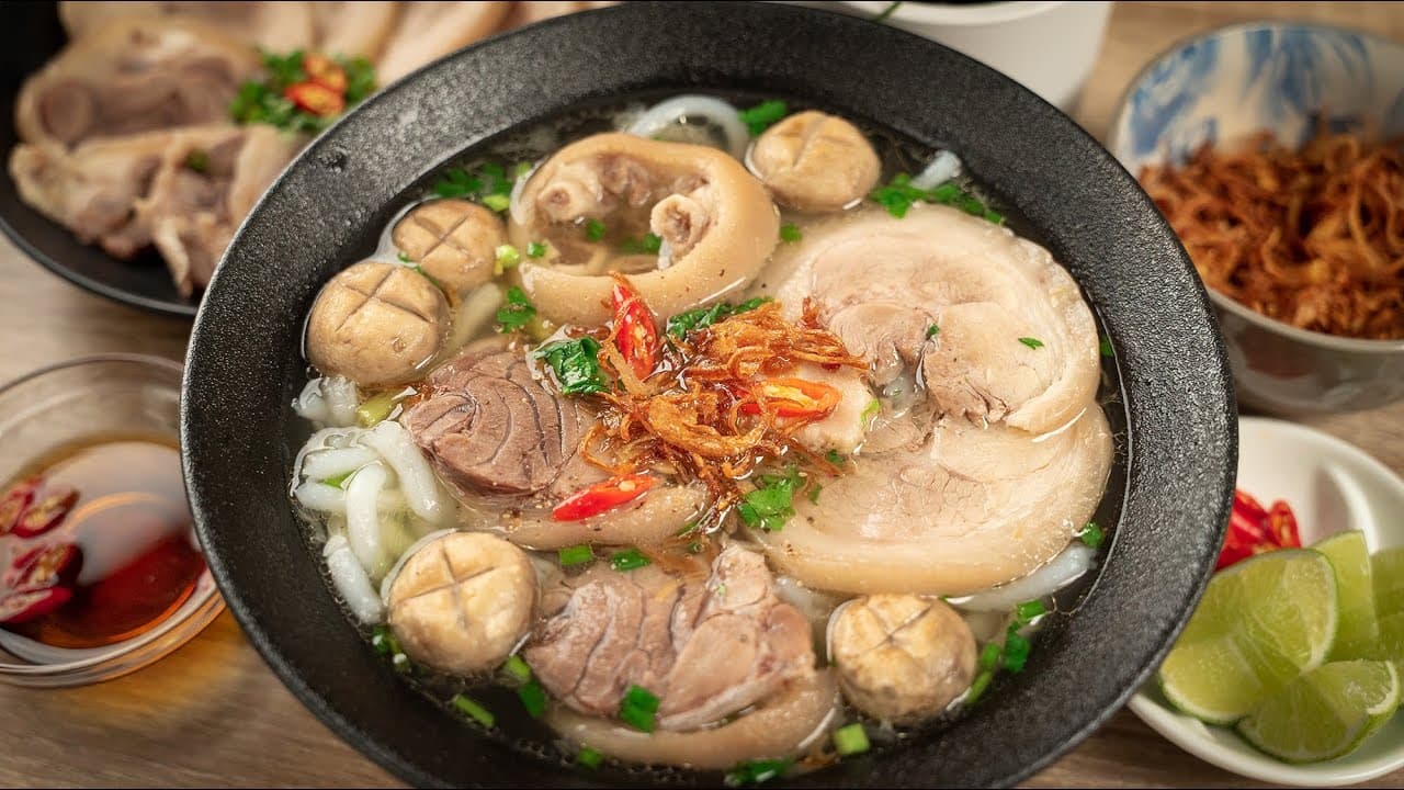 Bánh Canh Sườn Giò Heo