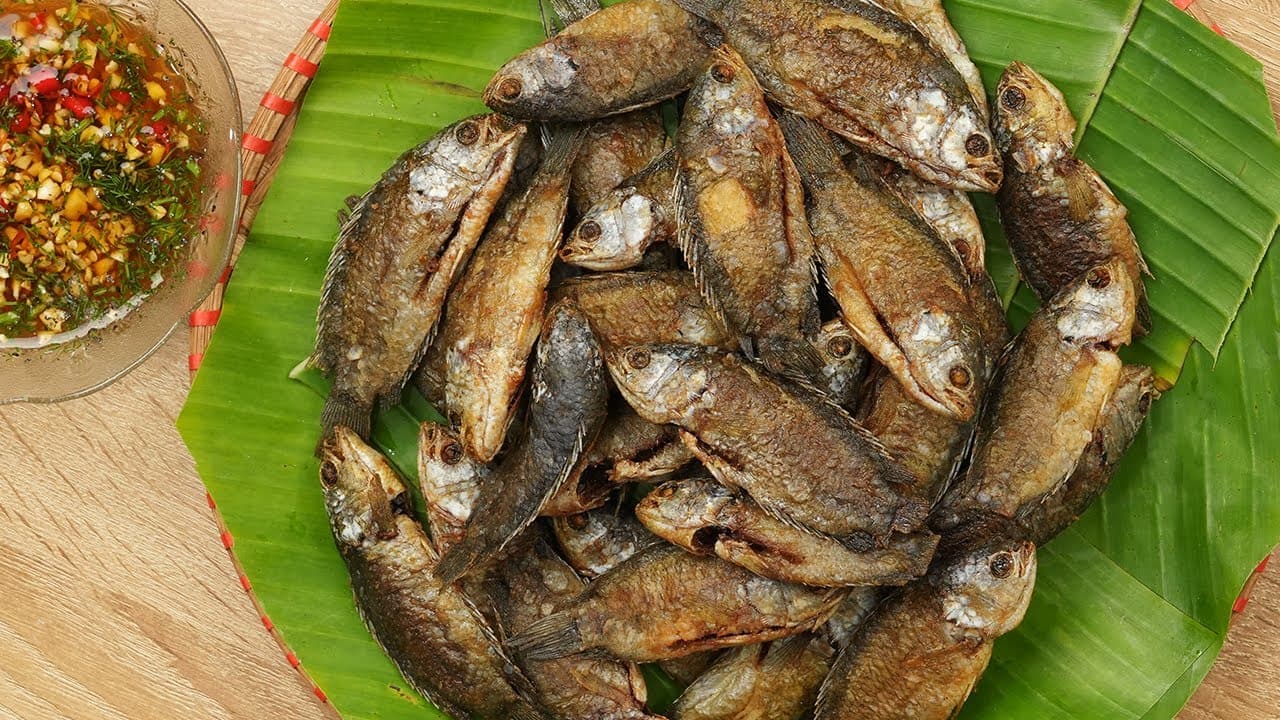 Cá rô đồng chiên giòn
