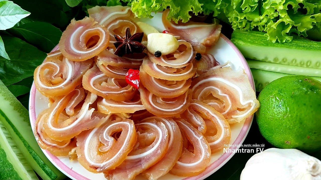 Tai Mũi Heo Ngâm Nước Mắm