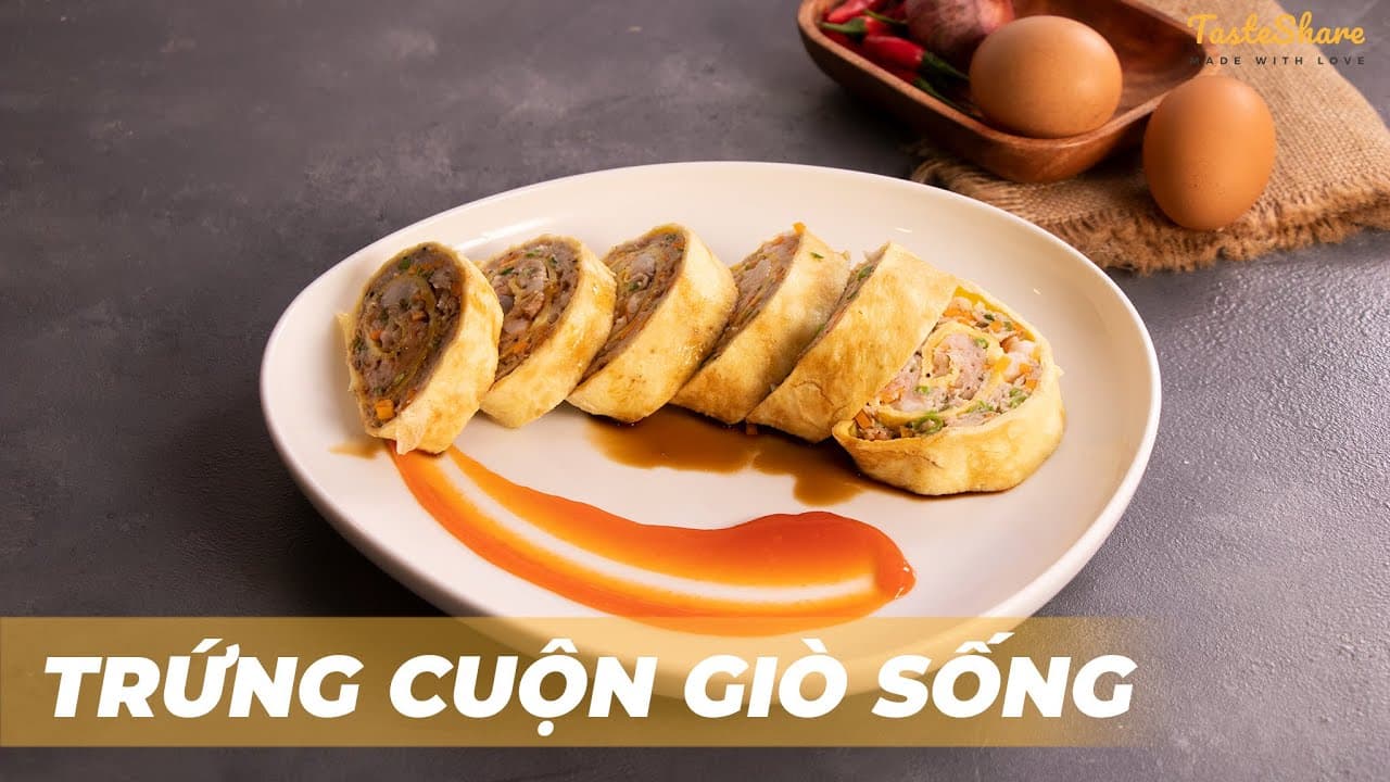 Trứng cuộn giò sống