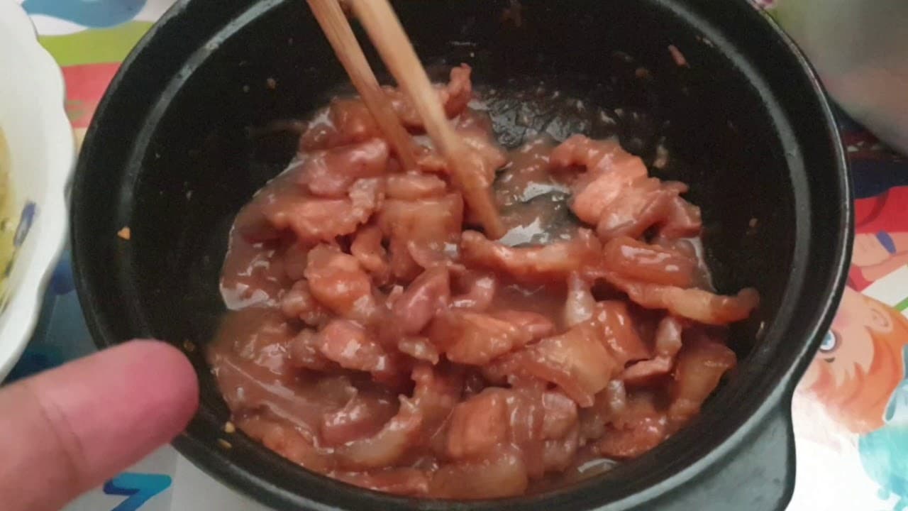 Thịt kho mắm ruốc, canh bí đỏ