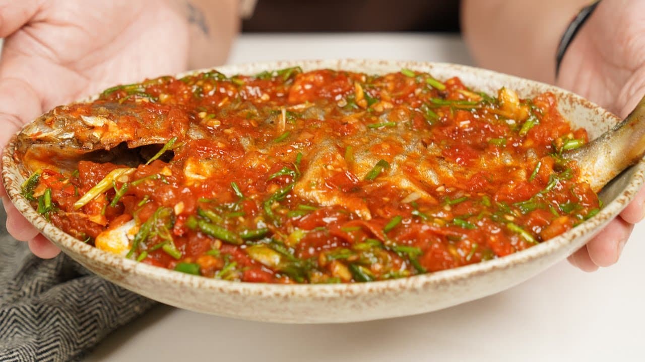 Cá chim chiên sốt cà chua